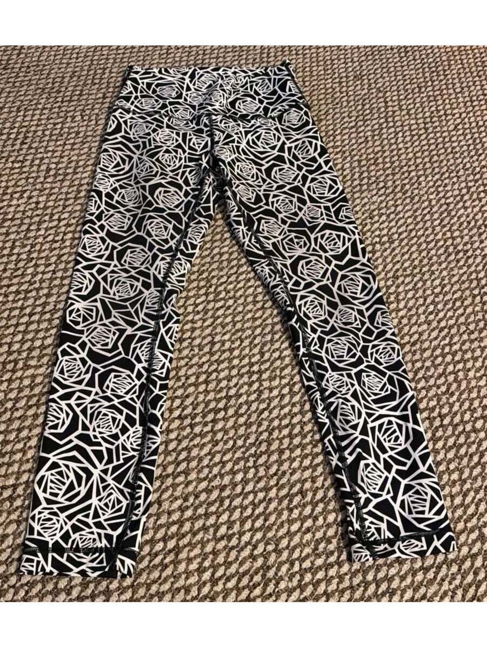 LULULEMON High Times Pant Full-On Luxtreme Posey Black White SIZE 6 23”